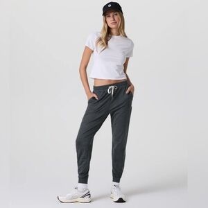 Vuori Women’s Performance Joggers in Charcoal Heather
